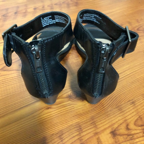 Sandals - Picture 2 of 4